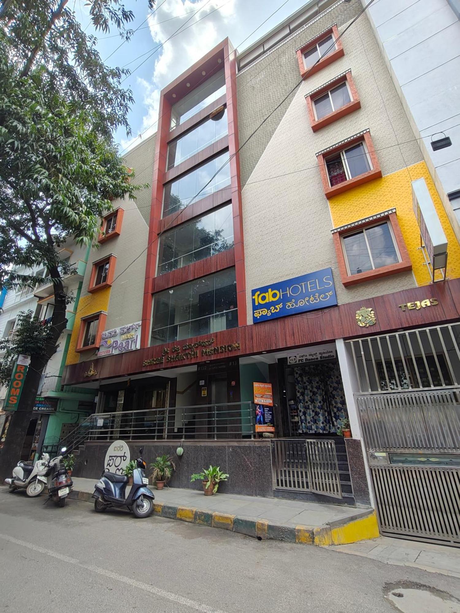 Ivory Pearl Hotell Bangalore Exteriör bild